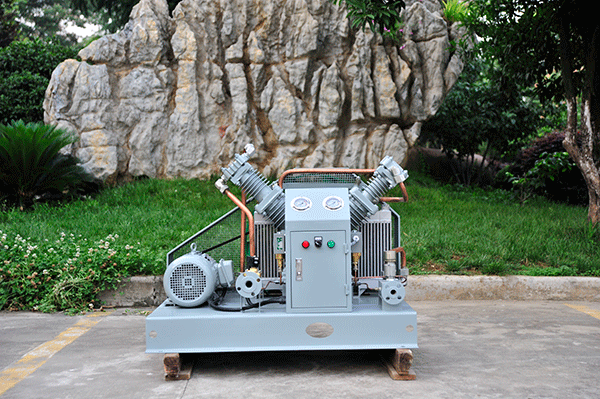 全無油活(huó)塞式空壓機(jī)